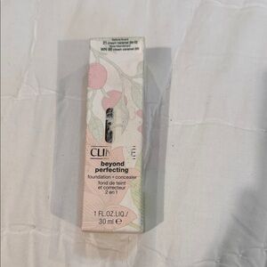 Clinique Beyond Perfecting Foundation + Concealer in Cream (21 Cream Caramel)